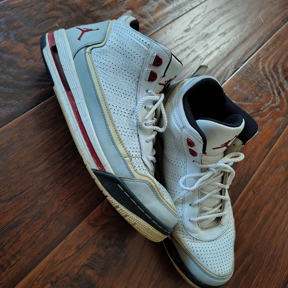Jordan 2011 Jumpman Series C distressed white sneakers size 10.5